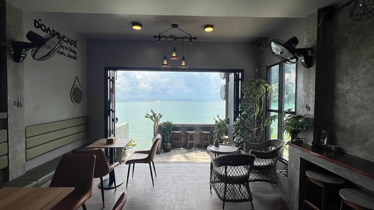 D’oasis cafe’ at Railay Beach